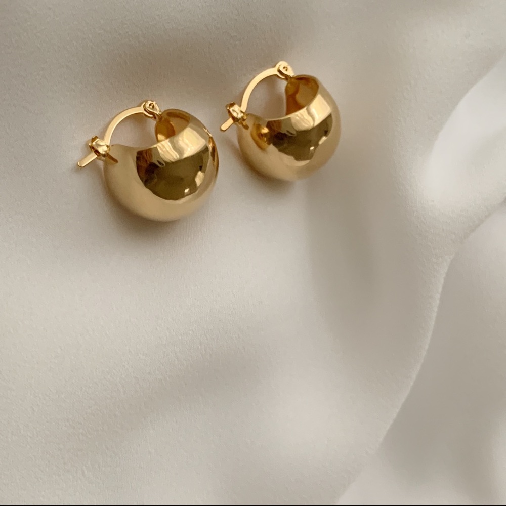 Madison Hoops | 18k Gold Filled - Picture 6 of 10